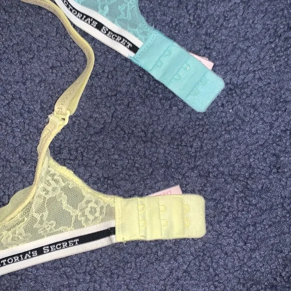 2 Victoria’s Secret bras - Picture 8 of 11